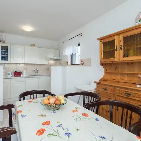 Seaside Paola: 3-bedroom Garden Retreat * Porec