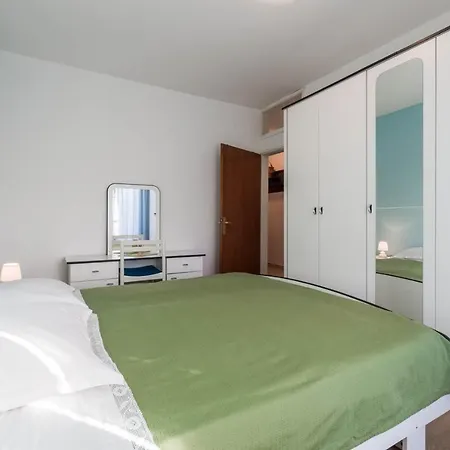 Seaside Paola: 3-bedroom Garden Retreat * Porec