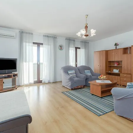 Apartment Seaside Paola: 3-bedroom Garden Retreat *
