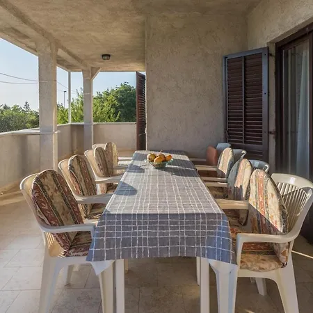 Seaside Paola: 3-bedroom Garden Retreat