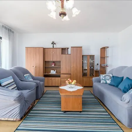 Apartment Seaside Paola: 3-bedroom Garden Retreat