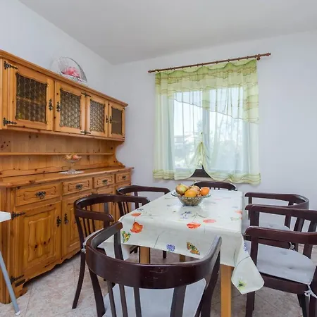Apartment Seaside Paola: 3-bedroom Garden Retreat